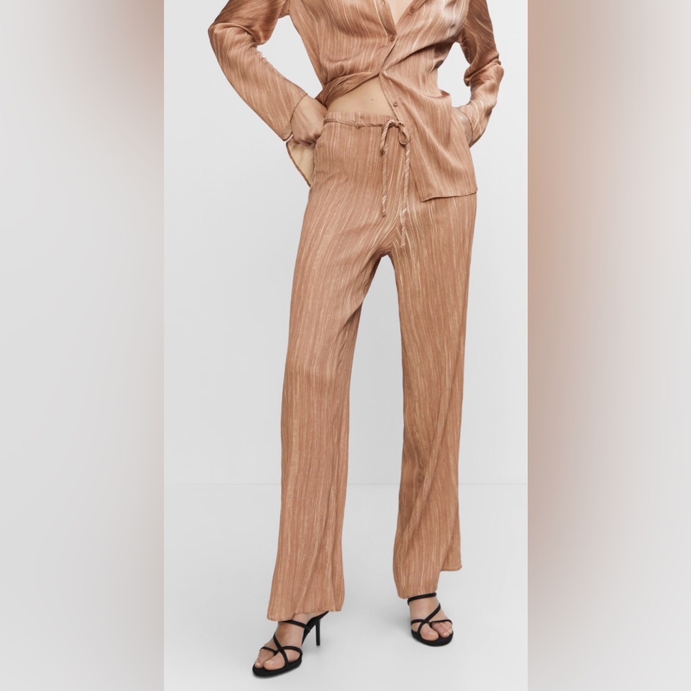 Mango Satin pleated pants. Size M.